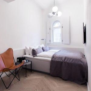 Kleine Kamer met een King Size Bed